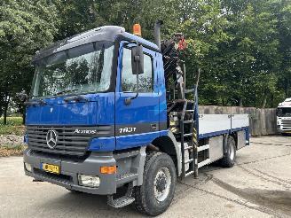 krockskadad bil vrachtwagen Mercedes Actros 1831 AK 4x4 Open laadbak met zware Palfinger laadkraan 1999/10