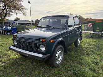 krockskadad bil auto Lada Niva 1.7 4x4 Benzine (merk WOLGA-AUTOW. Type VAZ 2121 op kenteken) 1998/10