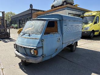 skadebil brommobiel Piaggio  VESPA APECAR P2 VOOR DECORATIE 1979/1