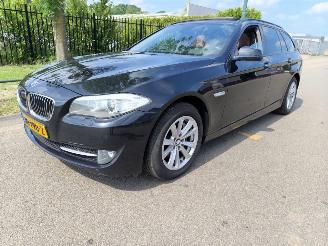 damaged passenger cars BMW 5-serie Touring 528i High Executive, 3.0 6 CILINDER BENZINE ! 2011/3