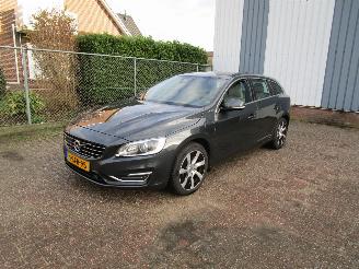 Damaged car Volvo V-60 2.4 D6 AWD Hybride Schadevrij 2013/9