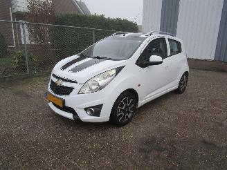 skadebil auto Chevrolet Spark 1.0 Bi-Fuel Airco 2011/9