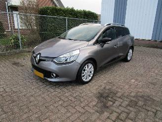 Vaurioauto  passenger cars Renault Clio 1.5 DCI Navi Airco 2016/7