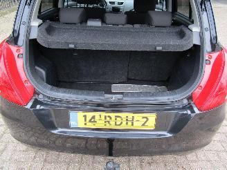 Suzuki Swift Clima Radio/CD Nw Model 5-Drs picture 15