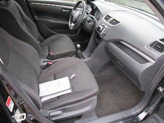 Suzuki Swift Clima Radio/CD Nw Model 5-Drs picture 10