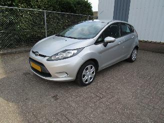 Damaged car Ford Fiesta 1.25 Airco Radio/CD 5-Drs 2010/12