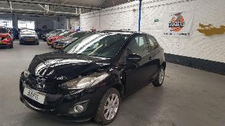 Voiture accidenté Mazda 2 1.3 16V MZR  BENZ 1.349CC 62KW 84PK 2011/5