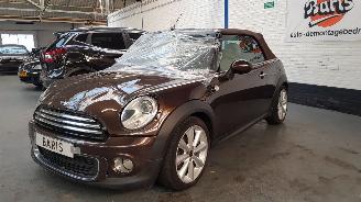 Voiture accidenté Mini Cooper 1.6 16V COOPER Cabrio  BENZ 1.598CC 90KW 122 PK 2012/2