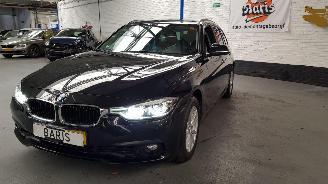 Voiture accidenté BMW 3-serie 320D 2.0 16V COMBI DSL 1.995CC 140KW 190PK 2017/1