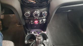 Coche accidentado Mini One 1.5 12V ONE  2DRS BENZ 1.499CC 75KW 102PK 2021/4