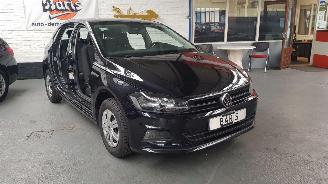 Voiture accidenté Volkswagen Polo 1.0 MPI 12V 4DRS BENZ 999CC 59KW 80PK 2021/2