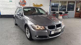 Voiture accidenté BMW 3-serie 318i 16V SEDAN 4DRS BENZ 1.995CC 105KW 143PK 2010/10