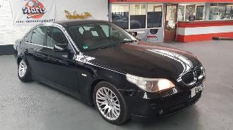 Coche accidentado BMW 5-serie 525i 24V AUT SEDAN 4 DRS BENZ 2.495CC 141KW 192PK 2004/7