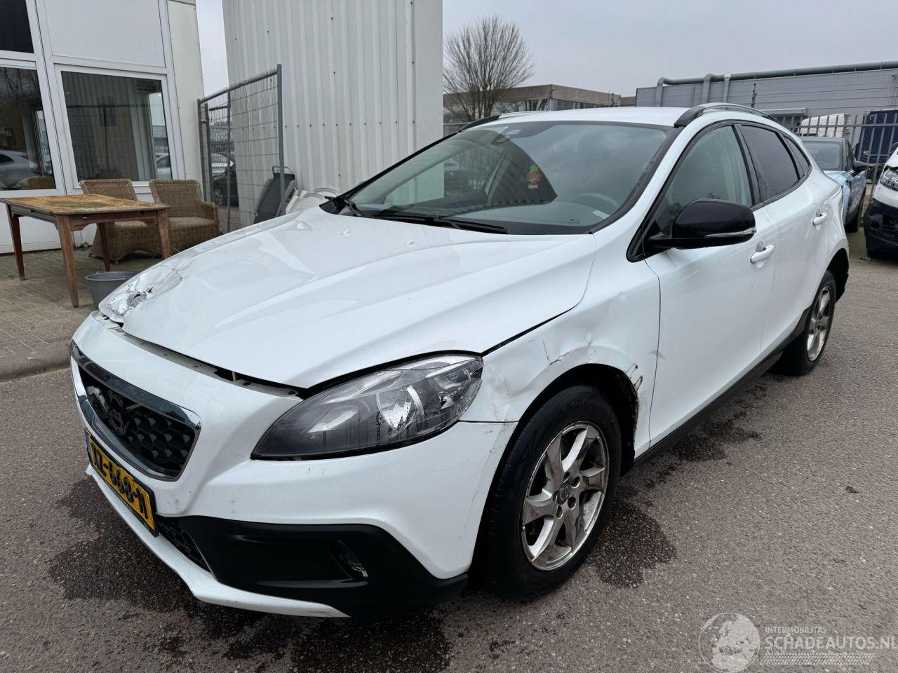 Volvo V-40 Cross Country 1.6 D2 AUTOMAAT Kinetic BJ 2013 281.385 KM