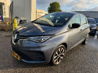 Vaurioauto  passenger cars Renault Zoé R135 Limited 52 kWh 2021/10