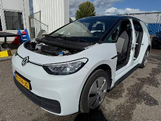 damaged passenger cars Volkswagen ID.3 Life 58 AUTOMAAT kWh BJ 2020 80.590 KM 2020/12