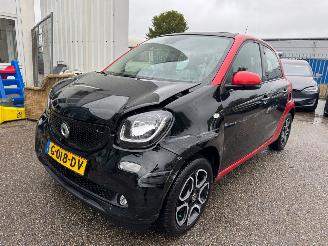damaged passenger cars Smart Forfour EQ AUTOMAAT CABRIO Business Solution 18 kWh BJ 2019 82.436 KM 2019/9