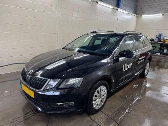 Voiture accidenté Skoda Octavia Combi 1.6 TDI Greentech Ambition Business AUTOMAAT 2018/6