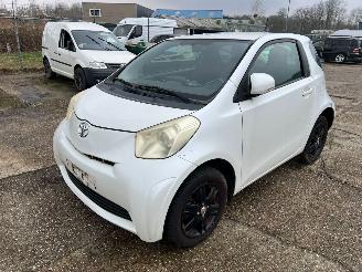 damaged passenger cars Toyota iQ 1.0 VVTi Comfort 2009/7