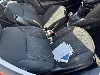 Peugeot 208 1.2 PureTech Allure picture 15