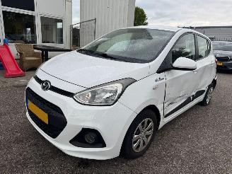 krockskadad bil auto Hyundai I-10 Hyundai i10 1.0i i-Motion Comfort 2016/3