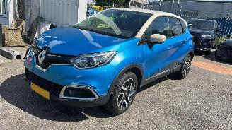 damaged passenger cars Renault Captur 1.2 AUTOMAAT TCe Dynamique 2013/9