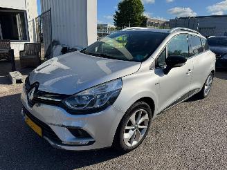 damaged passenger cars Renault Clio Estate 0.9 TCe Limited 2017/2