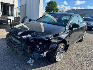 Voiture accidenté Audi A3 Limousine 30 TFSI Advanced edition 2024/1