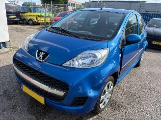 Vaurioauto  passenger cars Peugeot 107 1.0-12V XS 2011/6