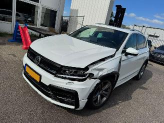 Damaged car Volkswagen Tiguan 2.0 AUTOMAAT TSI 4Motion Highline Business R 2019/7