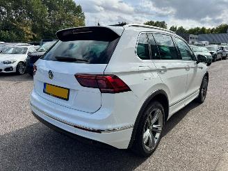 krockskadad bil auto Volkswagen Tiguan 2.0 AUTOMAAT TSI 4Motion Highline Business R 2019/7