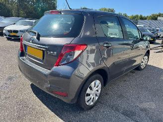 uszkodzony samochody osobowe Toyota Yaris 1.0 VVT-i Aspiration 2012/2