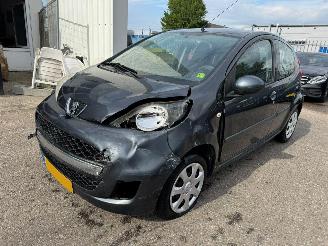 uszkodzony samochody osobowe Peugeot 107 1.0-12V Urban Move 2010/10