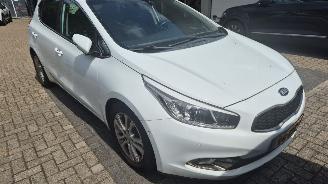 skadebil auto Kia Cee d CEE D 1.6 BENZINE AIRO 2012/7