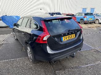 krockskadad bil auto Volvo V-60 1.6 T3  Summum 2012/6