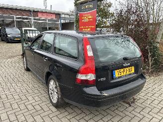 Volvo V-50 2.4 MOMENTUM picture 2