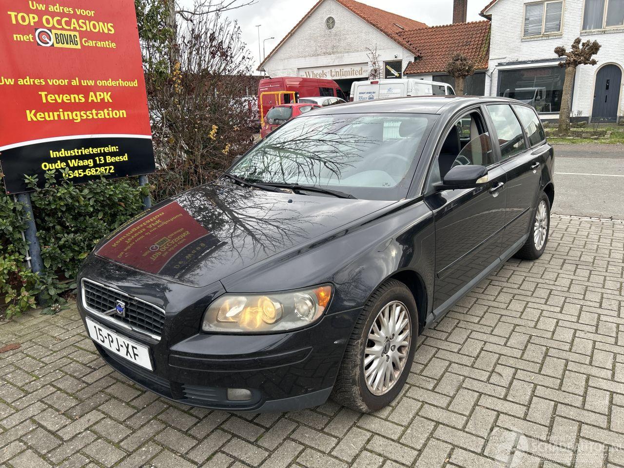 Volvo V-50 2.4 MOMENTUM
