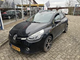 damaged passenger cars Renault Clio ESTATE 0.9 TCE DYNAMIQUE 2013/9