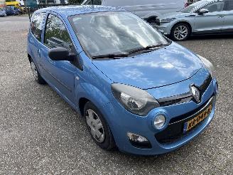 Vaurioauto  passenger cars Renault Twingo 1.2 16V ACCES 2013/6