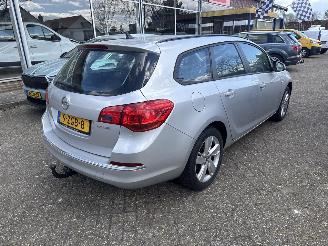 krockskadad bil auto Opel Astra SPORTS TOURER 1.4 Cosmo 2012/1