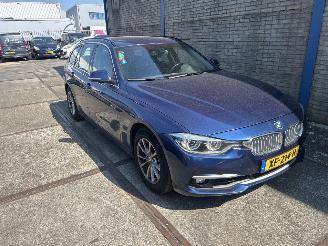 damaged passenger cars BMW 3-serie 320 I LUXURY EDITION 2019/1
