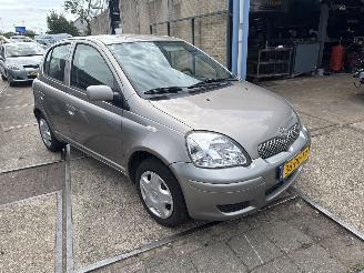 krockskadad bil auto Toyota Yaris 1.3  16V    VVT-I 2004/5
