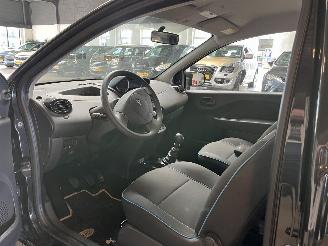 Renault Twingo 1.2-16V Dynamique picture 10