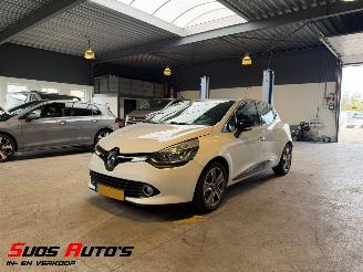 Damaged car Renault Clio 0.9 TCe ECO Night&Day NL NAP! 2014/12
