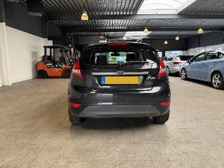 Ford Fiesta 1.25 Ghia picture 4