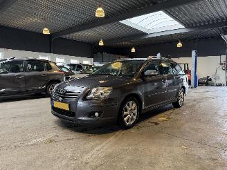 Voiture accidenté Toyota Avensis Wagon 1.8 VVTi Luna 2008/2