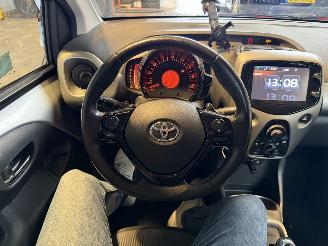 Toyota Aygo 1.0 VVT-i x-play Automaat! picture 25