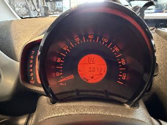 Toyota Aygo 1.0 VVT-i x-play Automaat! picture 27