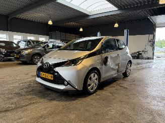 Unfallwagen Toyota Aygo 1.0 VVT-i x-play Automaat! 2016/12