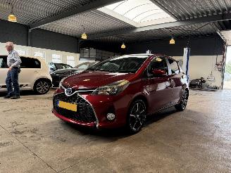 Vaurioauto  passenger cars Toyota Yaris 1.5 Hybrid Volcano Edition 2017/1